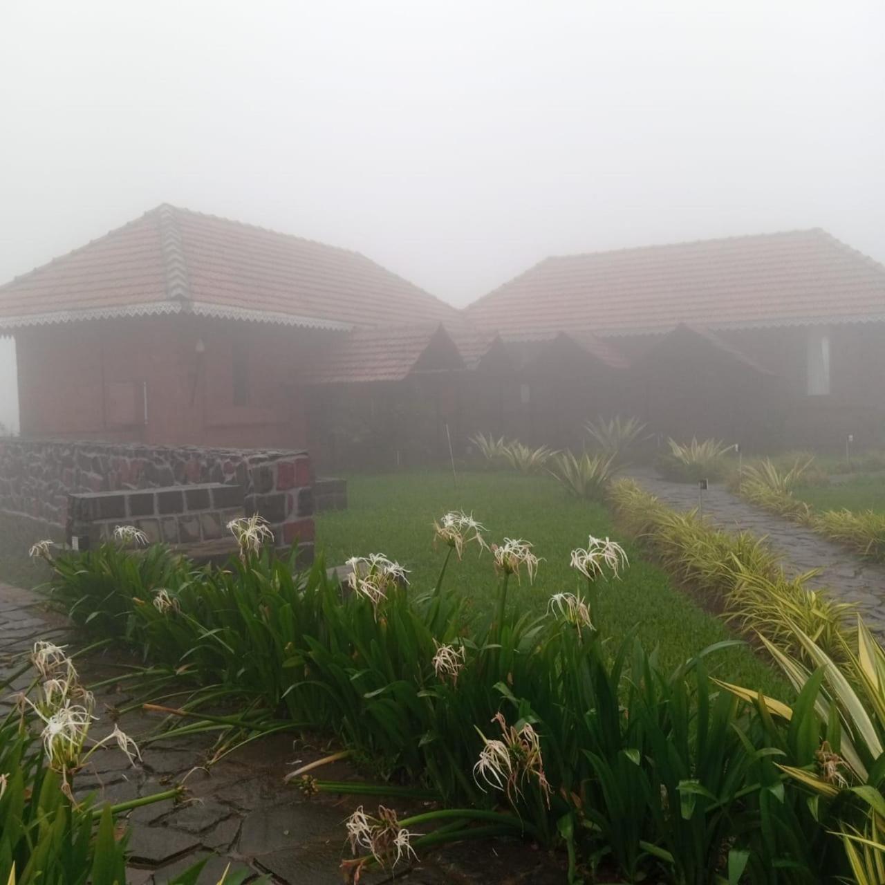 Umbartha Resort Naneghat Ghātghar Exterior foto